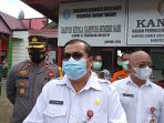 Sekretaris Daerah Kubar, Ayonius S.Pd bersama rombongan Pantau Langsung Pemilihan Petinggi Serentak, Rabu (10/3/2021). Foto : BorneoFlash.com/ Lilis Suryani.