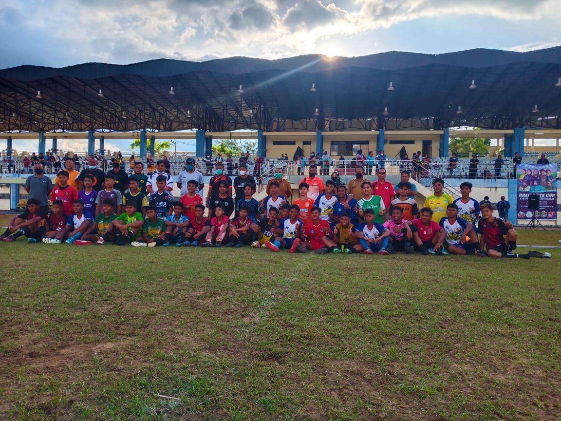 22 atlet sepakbola Kabupaten Paser yang mengikuti Seleksi Nasional (Seleknas) U-16 dan U-19, yang berlangsung di Stadion Rondong Demang, Kutai Kartanegara, Provinsi Kalimantan Timur.