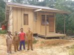 Dinas Perumahan dan Kawasan Permukiman (DPKP) Kabupaten Paser lakukan peninjauan lokasi rumah masyarakat yang telah dilakukan perbaikan.