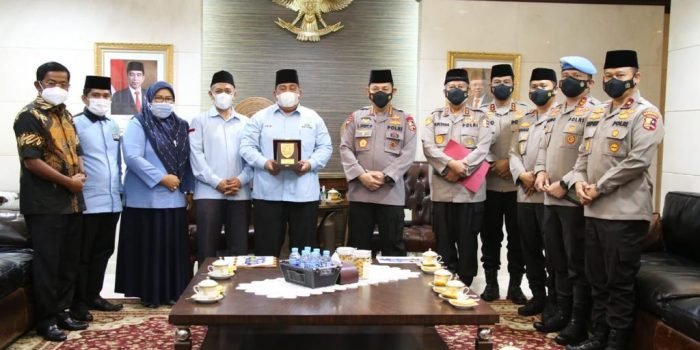 Kapolri Jenderal Polisi Listyo Sigit Prabowo menerima kunjungan Badan Komunikasi Pemuda Remaja Indonesia (BKPRMI) di Mabes Polri, Senin (22/3/2021). Foto : HO.