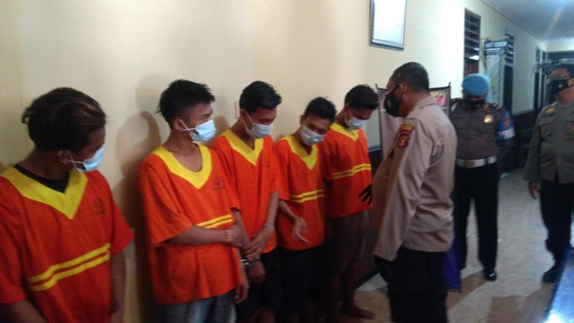 6 Pelaku Curat yang diamankan di Polsek Balikpapan Barat pada Selasa (23/3/2021) 6 Pelaku Curat yang diamankan di Polsek Balikpapan Barat pada Selasa (23/3/2021)