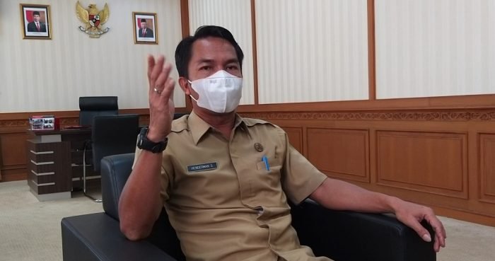 Kepala Dinas Penanaman Modal dan Pelayanan Terpadu Satu Pintu (DPMPTSP) Kabupaten Kutai Barat, Henderman Supanji. Foto : BorneoFlash.com/Lilis Suryani.