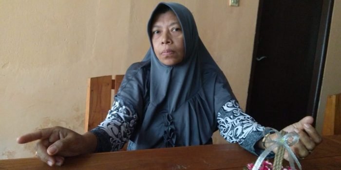 Ruslina (47) korban pencurian di kawasan Jalan Abdi Praja RT 25 Nomor 9 Kelurahan Sepinggan Baru. Foto : BorneoFlash.com/Muhammad Eko.