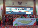 Foto bersama usai pelaksanaan kegiatan pelatihan Konvensi Hak Anak di ruang ATJ kompleks perkantoran Pemkab Kutai Barat.Foto : BorneoFlash.com/Lilis Suryani.
