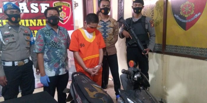 Pres Rilis Pengungkapan kasus Curanmor di Mapolresta Balikpapan pada Jumat (26/3/2021).Foto : BorneoFlash.com/Muhammad Eko.