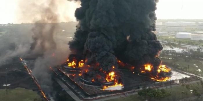 Pertamina Upayakan Pemadaman Insiden Kebakaran Kilang Balongan