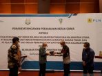 GM PLN Kaltimra dan Kejati Kaltim dalam penandatanganan nota kesepahaman di Balikpapan, Jumat,(26/3/2021). Foto : HO/humas kejati kaltim.