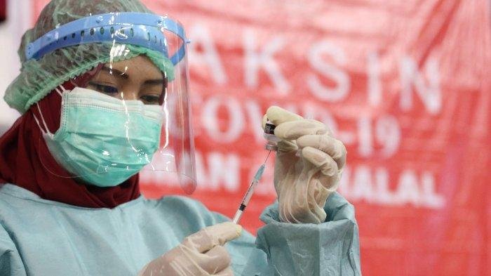 Vaksinasi kepada calon jamaah haji Kota Balikpapan, sebanyak 530 orang sebagai persiapan untuk pemberangkatan yang dijadwalkan pada tahun 2021 ini.