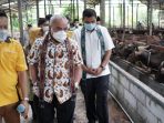 Gubernur Kaltim Isran Noor, Saat Kegiatan seremonial dilaksanakan di Desa Tani Bakti, Kecamatan Loa Janan, Kabupaten Kutai Kartanegara dalam rangka program kemitraan dan penggemukan sapi dan Biogas Kutai Kartanegara pada Kamis, (1/4/2021).Foto : HO.