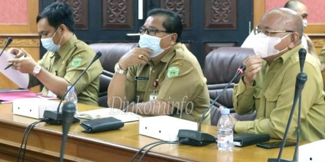 Plh Bupati Kutai Barat Ayonius,memimpin rapat persiapan pelantikan Bupati dan Wakil Bupati .Foto : BorneoFlash.com/ Welin Disnkominfo Kubar.