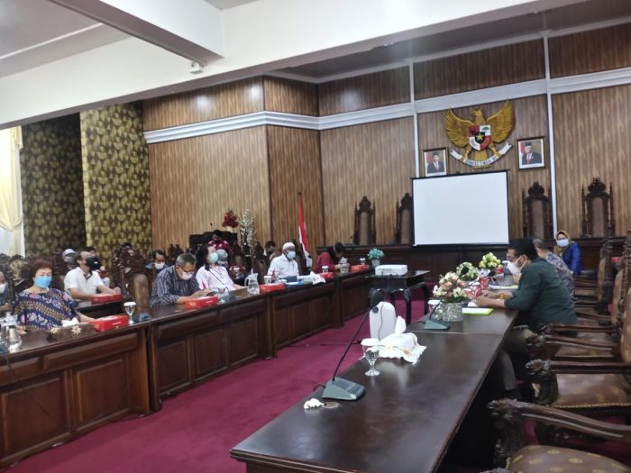 Suasana mediasi zero tolerance di Kantor DPRD Balikpapan pada Kamis (1/4/2021).Foto : BorneoFlash.com/Muhamamad Eko.