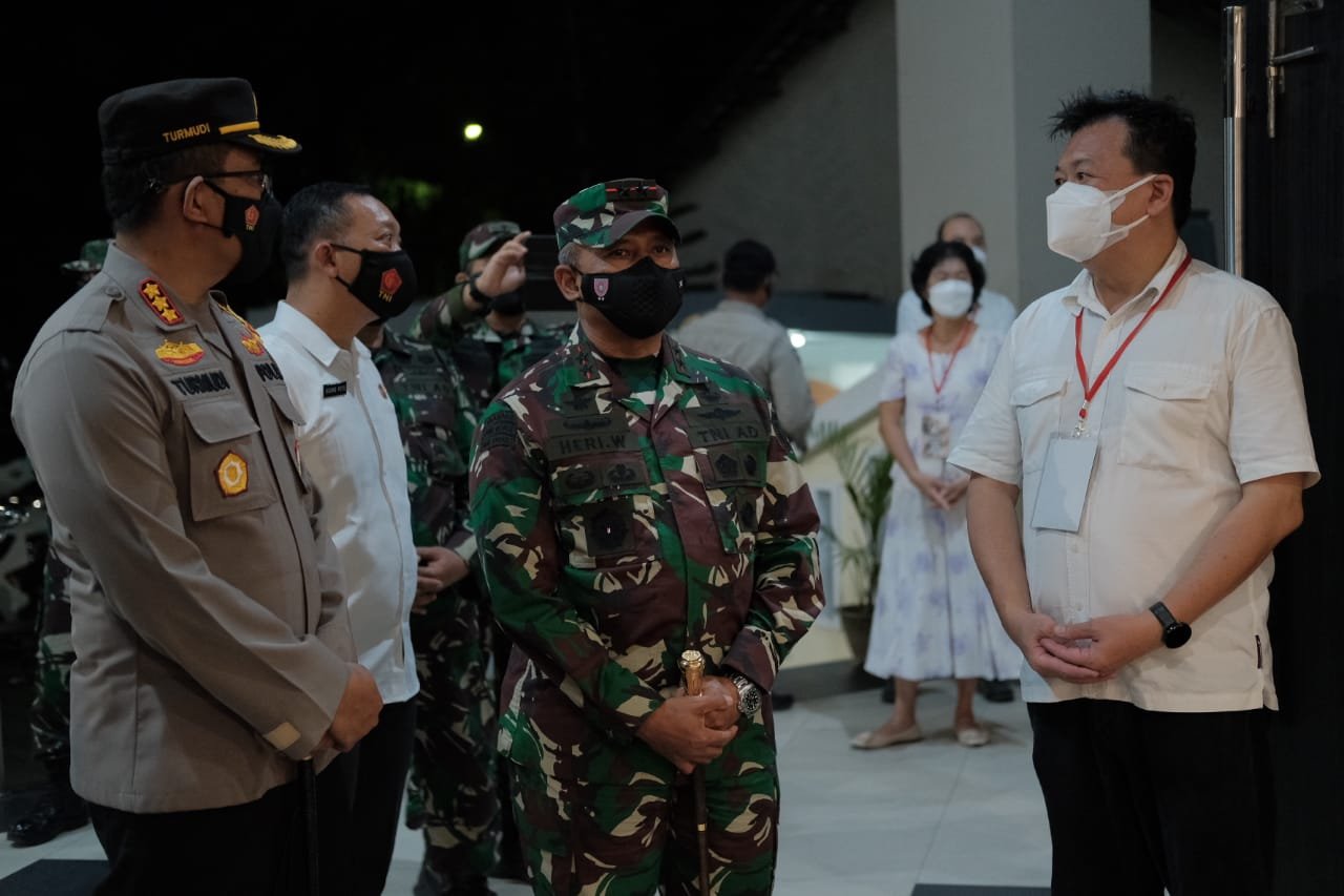 Panglima Kodam VI/Mlw Mayjen TNI Heri Wiranto Lakukan Monitoring Gereja Katolik Santa Theresia