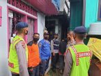 Tim Siaga Respon Bencana Detasemen Gegana Satbrimob Polda Kaltim mendatangi lokasi bangunan yang setengah rumahnya sudah roboh di Jalan Borobudur 3 RT 42 No 9. Foto : BorneoFlash.com/Muhammad Eko.