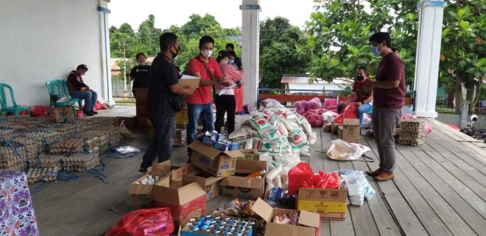 Dinas Perdagangan, Koperasi Usaha Kecil dan Menengah Kabupaten Kutai Barat kembali menggelar kegiatan pasar murah yang dipusatkan di halaman kantor Kecamatan Melak. Rabu (21/4/2021) lalu.Foto : BorneoFlash.com/Lilis Suryani.