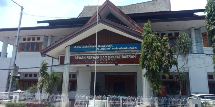 Kondisi kantor DPRD Kota Balikpapan yang ada di Jalan Jendral Sudirman. Foto : BorneoFlash.com/Muhammad Eko.