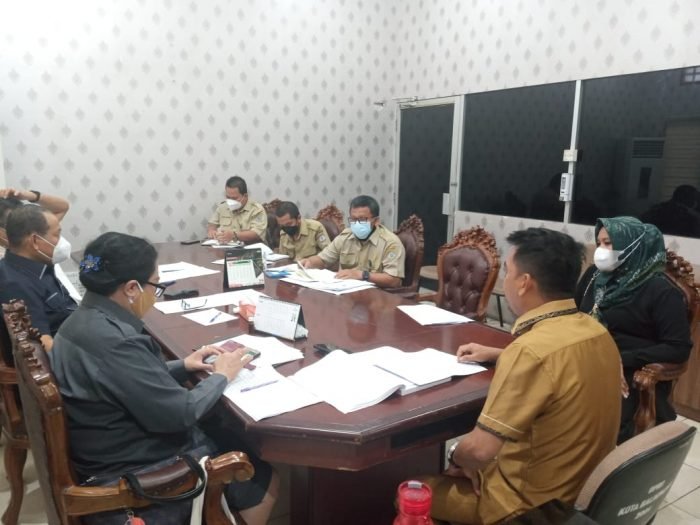 Suasana Rapat Dengar Pendapat yang berlangsung pada Selasa (27/4/2021) lalu. Foto : BorneoFlash.com/Muhammad Eko.