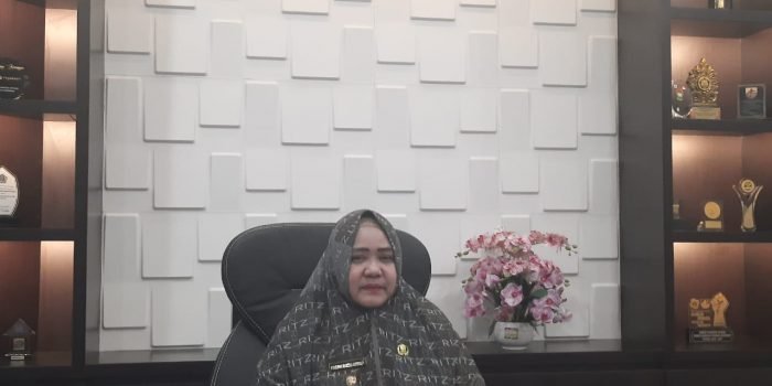 Wakil Bupati Paser Hj. Syarifah Masitah Assegaf saat ditemui di ruang kerjanya di Sekretariat Pemerintah Kabupaten Paser, menjelaskan terkait larangan mudik lebaran. Rabu (28/4/2021). Foto : BorneoFlash.com/Fitriani.