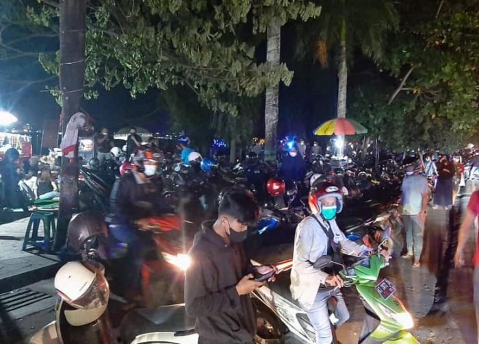 Suasana Kawasan Kuliner Tepian Mahakam Sebelum Instruksi Penutupan Sementara Oleh Wali Kota Samarinda . Foto : BorneoFlash.com/Ordelia Arka.