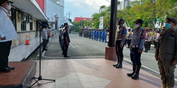 Polresta Balikpapan menggelar apel pasukan ketupat mahakam 2021 pada Rabu (5/5/2021). Foto : Borneoflash.com/Muhammad Eko.