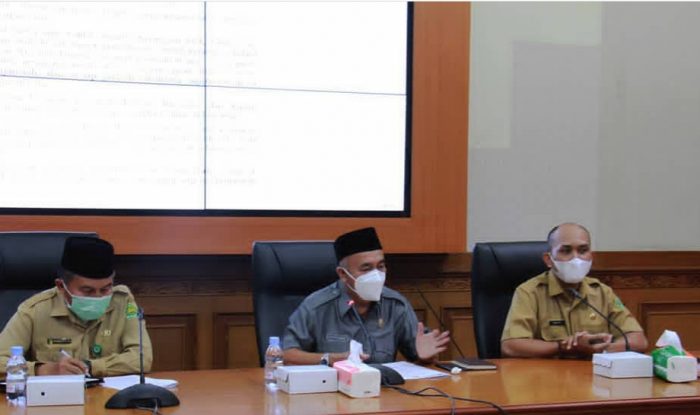 Wakil Bupati Kutai Barat H. Edyanto Arkan saat diwawancarai awak media terkait mudik libur lebaran tahun ini. Foto : BorneoFlash.com/Lilis Suryani.