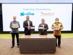 (ki-ka) Group Head XL HOME, Robert E. Langton, Direktur & Chief Commercial Officer – Home and Enterprise XL Axiata, Abhijit Navalekar, President Director FiberStar, Sugiharto Darmakusuma dan Commerce Director FiberStar, Marcelus Ardiwinata dalam acara penandatanganan kerjasama antara XL Axiata melalui XL HOME dengan FiberStar di Jakarta, pekan lalu. Foto : HO.