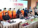 Kapolda Kaltim Irjen Pol Herry Rudolf Nahak didampingi Dir Resnarkoba Polda Kaltim Kombes Pol Rickynaldo dan Kabid Humas Polda Kaltim Kombes Pol Ade Yaya, Saat Konferensi Pers Pengungkapan  kasus Narkoba jenis sabu dengan BB 25 Kg, Selasa (11/5/2021). Foto : BorneoFlash.com/Muhammad Eko.