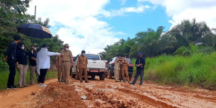 Wabup Paser Tinjau Progres Pengerjaan Jalan, Masyarakat: Alhamdulillah Kami Rasakan Perubahannya