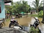 Air sungai mulai meluap, kondisi kampung Long Iram Seberang yang mulai direndam air cukup drastis sejak Rabu (19/5/2021) malam dan sudah mulai berangsur surut pada Kamis lalu (20/5/2021).