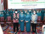 Bupati FX.Yapan,SH didampingi Ketua TP PKK Kubar Yayuk Seri Rahayu,S.ST, Wakil Bupati H.Edyanto Arkan,SE dan Wakil Ketua 1 TP PKK Hj.Dra Isdalena saat pelantikan TP PKK Kubar beberapa waktu lalu. Foto : BorneoFlash.com/Lilis Suryani.