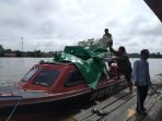 Jasa transportasi sungai yang menggunakan speed boat untuk tujuan Mahulu di Pelabuhan Tering selalu dipenuhi penumpang sejak tiga hari terakhir. Foto : BorneoFlash.com/Lilis Suryani.