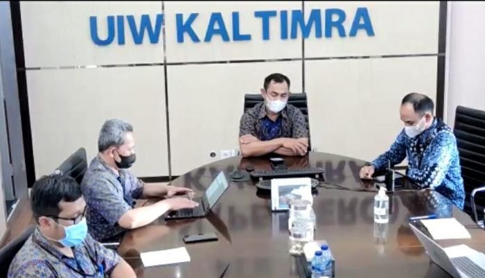 Pihak PLN UIW Kaltim melakukan pres Reales pada Kamis sore (27/5/2021) melalui zoom meeting bersama media cetak dan elektronik. Foto : BorneoFlash.com/Muhammad Eko.