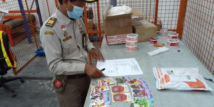Karantina Pertanian Balikpapan menggagalkan penyelundupan berbagai benih sayur dan buah yang berasal dari Dallas, Amerika Serikat yang tidak dilengkapi dengan Phytosanitary Certificate dari negara asal dan Surat Ijin Pemasukan dari Menteri Pertanian (Sipm