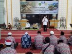 Wakil Bupati Kubar, Edyanto Arkan saat memberikan arahan sebelum melepas keberangkatan 38 kafilah menuju Kota Bontang untuk mengikuti MTQ ke 42. Foto : BorneoFlash.com/Muhammad Eko.