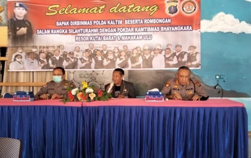 Dir Binmas dan Dir Samapta Polda Kaltim saat melakukan kunjungan kerja dan bersilaturahmi dengan Pokdar Kamtibmas Resor Kubar dan Mahulu pada Selasa (1/6/2021) kemarin. Foto : BorneoFlash.com/Lilis Suryani.