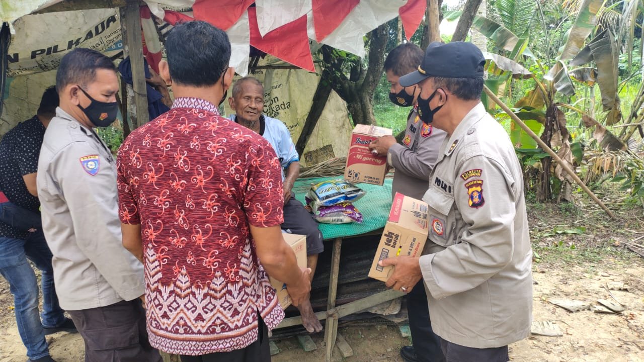 Bantuan Korban Kebakaran di Kilometer 12 Kelurahan Karang Joang Terus Bergulir