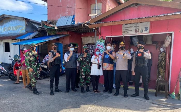 Spanduk yang bertuliskan ajakan untuk bersama-sama memberantas narkoba dan merubah image Gunung Bugis sebagai kampung narkoba. Foto : BorneoFlash.com/Muhammad Eko.