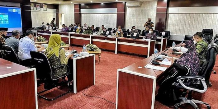 Lakukan Rapat Evaluasi 100 Hari Kerja, Bupati dan Wabup Ajak Seluruh OPD Satu Komando Wujudkan Paser MAS 
