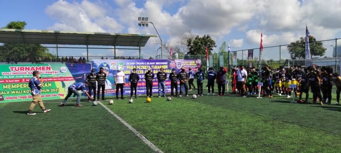 Wali Kota Balikpapan Rahmad Mas'ud  secara langsung membuka turnamen Walikota Cup Top Skor Balikpapan 2021 pada Sabtu (5/6/2021). Foto : BorneoFlash.com/Muhammad Eko.