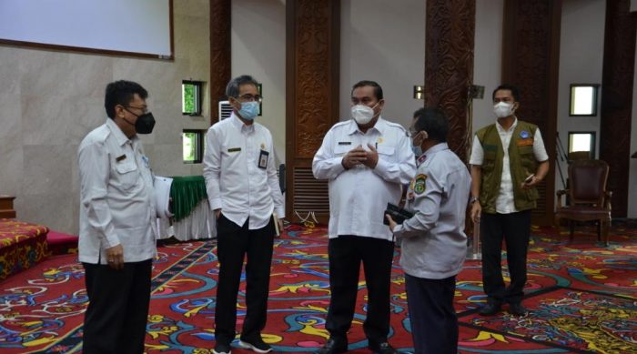 Bupati Kutai Barat FX Yapan saat kegiatan rapat koordinasi terkait laporan LHKP di lingkungan pemerintah Kutai Barat. Foto : BorneoFlash.com/Lilis Suryani.
