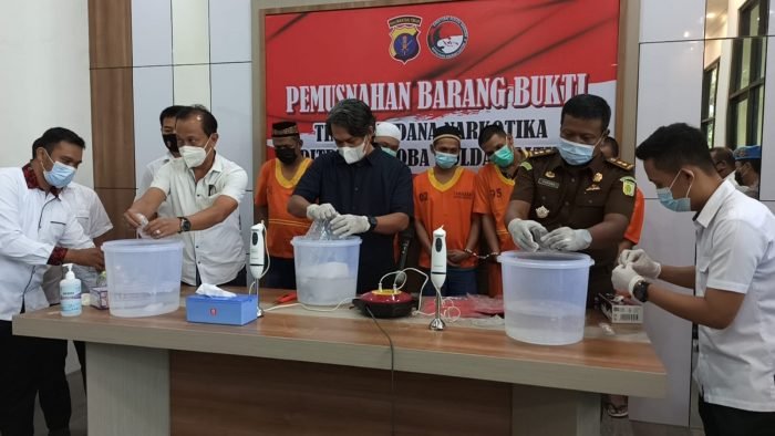 Suasana Pemusnahan BB Jenis Shabu-shabu di Mapolda Kaltim pada Kamis (10/6/2021). Foto : BorneoFlash.com/Muhammad Eko.