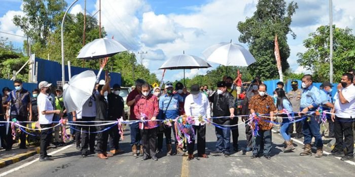 Gubernur Kaltim, Resmikan Jembatan Underpass PT FKP Jalan Nasional di Kutai Barat