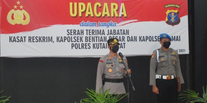 Kapolres Kutai Barat AKBP Irwan Yuli Prasetyo saat memimpin serahterima jabatan sejumlah perwira menengah di lingkungan Polres Kutai Barat. Foto : BorneoFlash.com/Lilis Suryani.