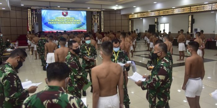 Kasdam VI/Mlw Pimpin Sidang Parade Catar Akmil Panda Kodam VI/Mlw TA 2021