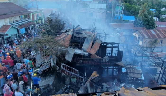 Si Jago merah kembali mengamuk di pemukiman warga di RT 38 Kelurahan Baru Ulu, Kecamatan Balikpapan Barat pada Kamis (17/6/2021). Foto : BorneoFlash.com/Muhammad Eko.