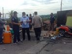 Puslabfor Mabes Polri Cabang Surabaya lakukan olah TKP kebakaran di Kelurahan Baru Ulu. Foto : BorneoFlash.com/Muhammad Eko.