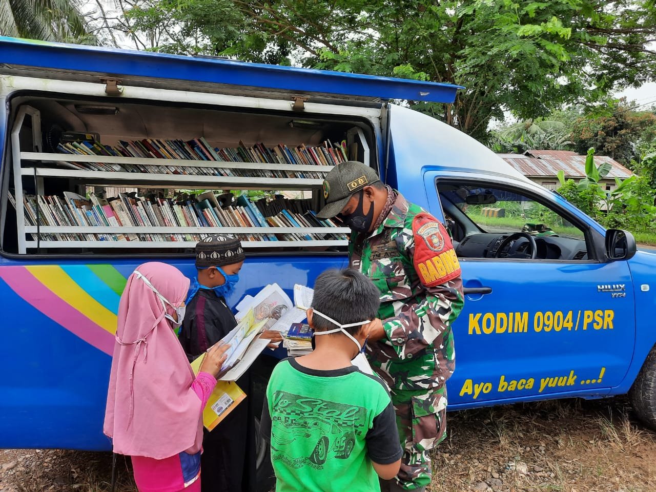 Satgas TMMD Ke-111 Dorong Minat Baca Masyarakat Sejak Dini, Hadirkan Perpustakaan Keliling Milik Kodim/0904 