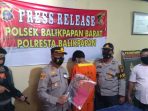 Polsek Balikpapan Barat Amankan 1 Orang Pereman Yang Melakukan Pengancaman Terhadap PKL di Pasar Pandansari. Foto : BorneoFlash.com/Muhammad Eko.