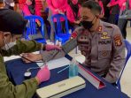 Kapolres Kutai Barat AKBP Irwan Yuli Prasetyo beserta jajarannya melakukan donor darah di Mapolres Kutai Barat dalam rangka menyambut HUT Bhayangkara ke-75 tahun 2021. Foto : BorneoFlash.com/Lilis Suryani.
