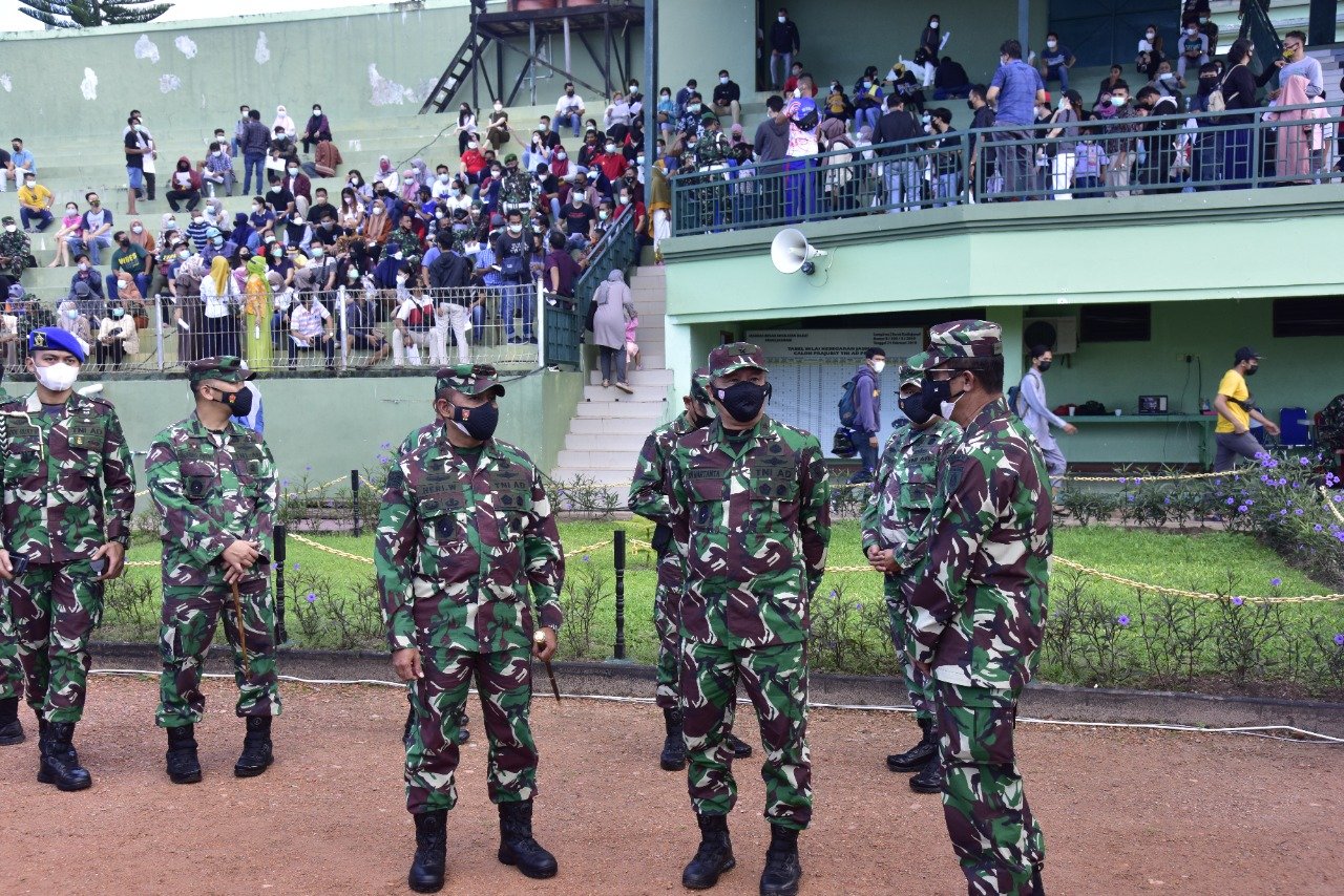 Mencegah Peningkatan Penyebaran Covid-19, Kodam VI/Mulawarman Melaksanakan Vaksinasi