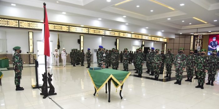 Pangdam VI/Mlw Pimpin Sertijab Danpomdam, Dandim 0905/Balikpapan,  Dandeninteldam dan Penyerahan Jabatan Kapuskodalopsdam